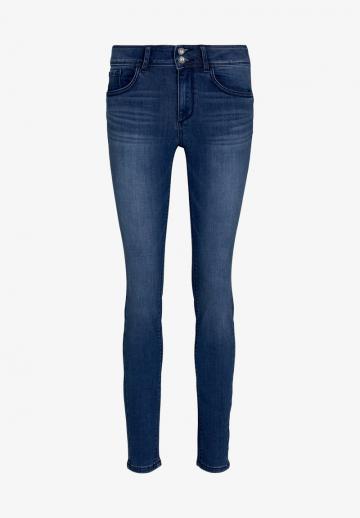 Узкие джинсы