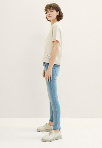 Узкие джинсы