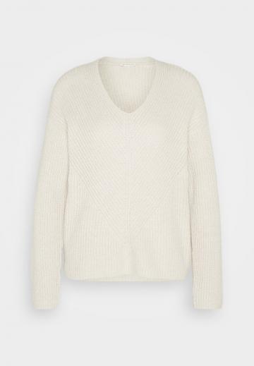 Пуловер с вырезом V