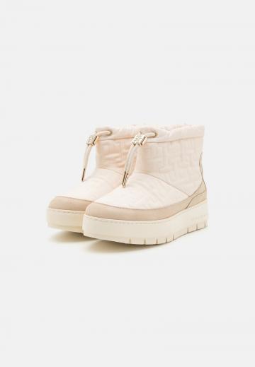 Зимние ботинки