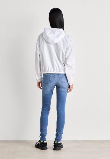 Узкие джинсы