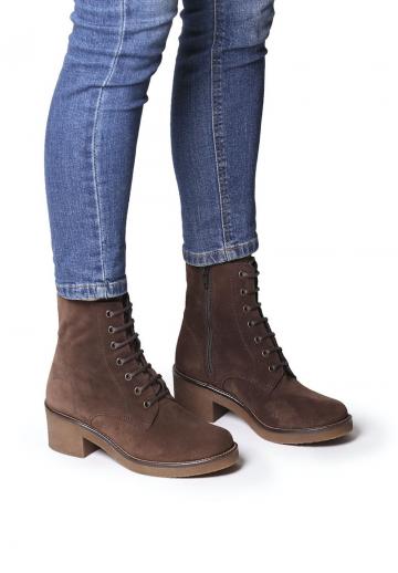 Ботинки на шнуровке
