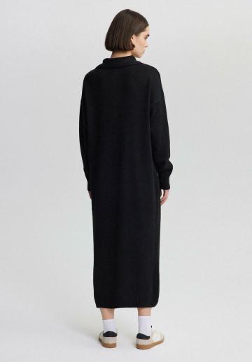 Вязаное платье