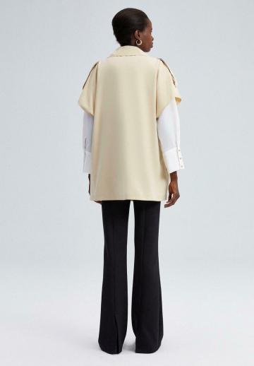 Длинный жилет