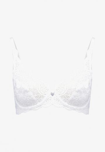 Трусы на бедрах