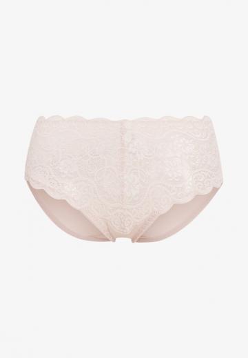 Трусы на бедрах