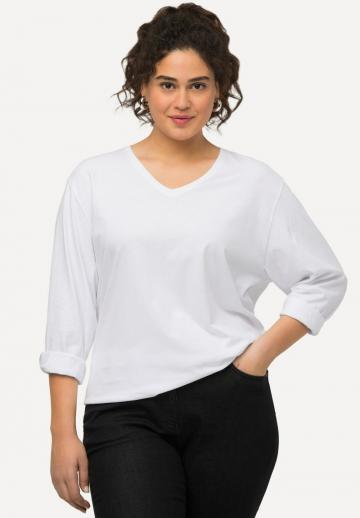 Пуловер с вырезом V