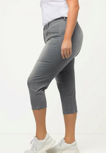 Короткие джинсы