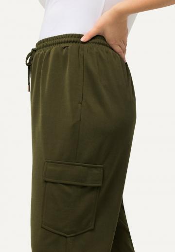 Брюки с накладными карманами