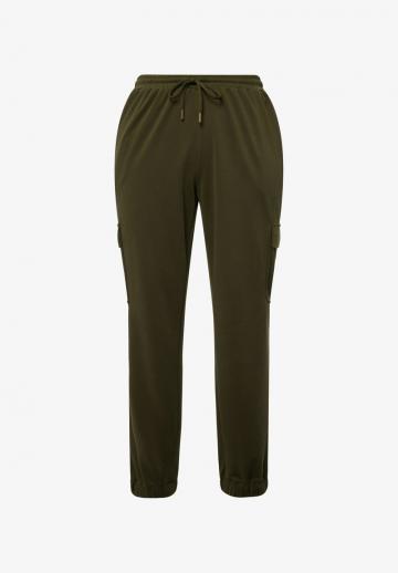 Брюки с накладными карманами