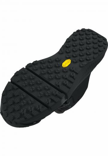 Походные кроссовки