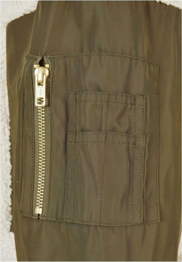 Куртка с накладнымит карманами