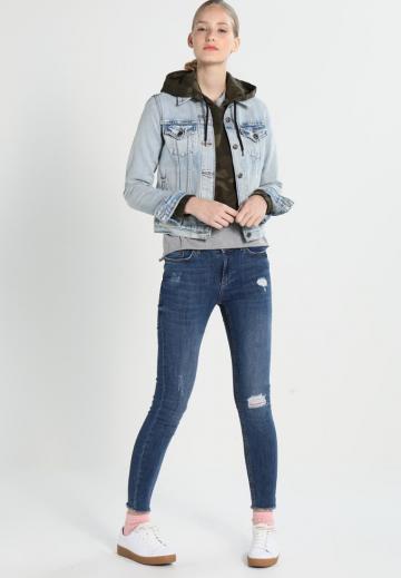 Юбка с накладными карманами