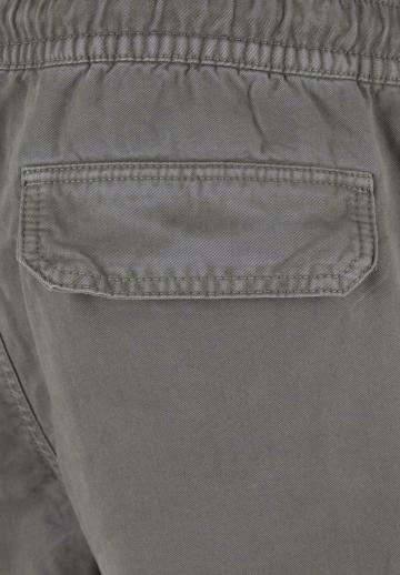 Брюки с накладными карманами