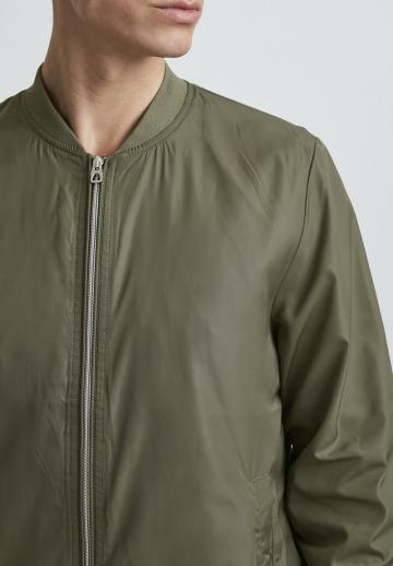 Куртка бомбер