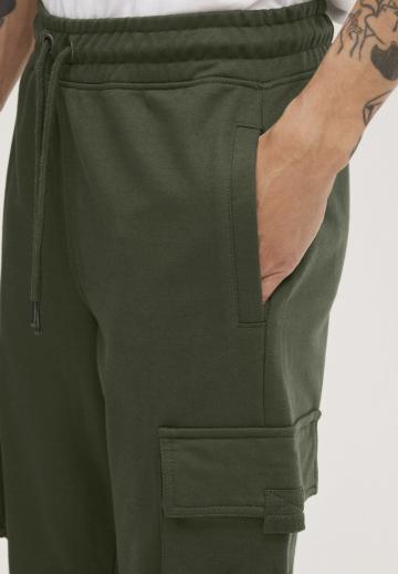 Брюки с накладными карманами