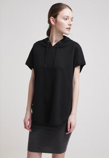 Пуловер с капюшоном