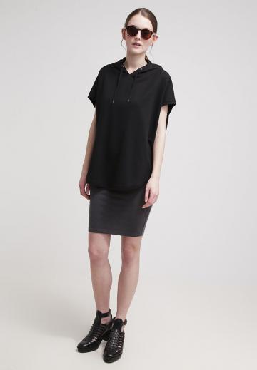 Пуловер с капюшоном