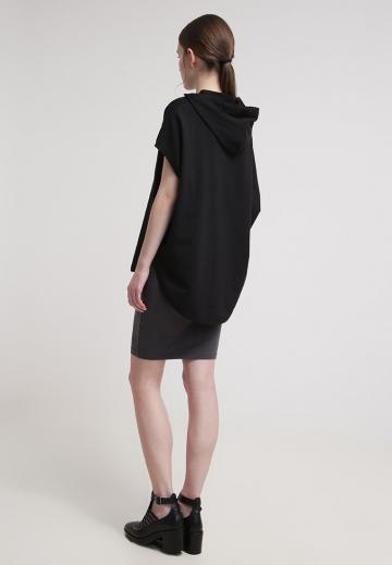 Пуловер с капюшоном