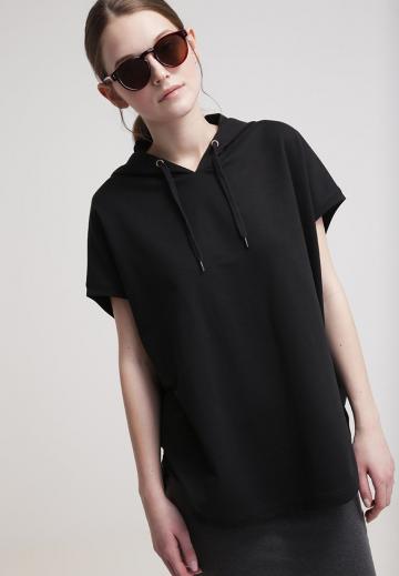 Пуловер с капюшоном