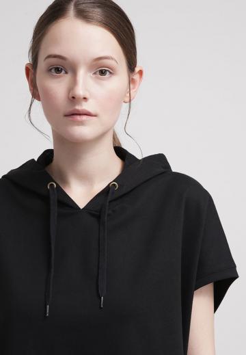 Пуловер с капюшоном