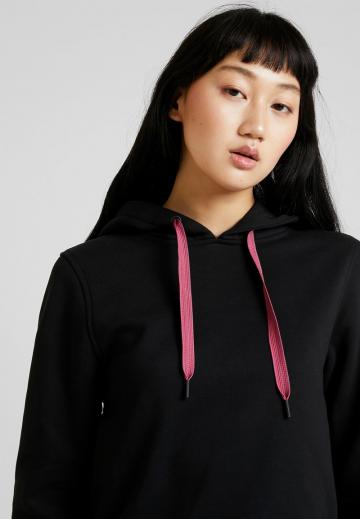 Пуловер с капюшоном