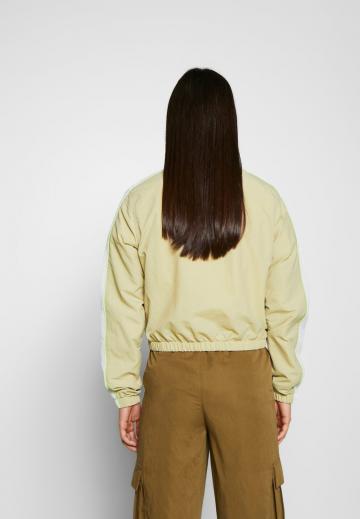 Короткая куртка