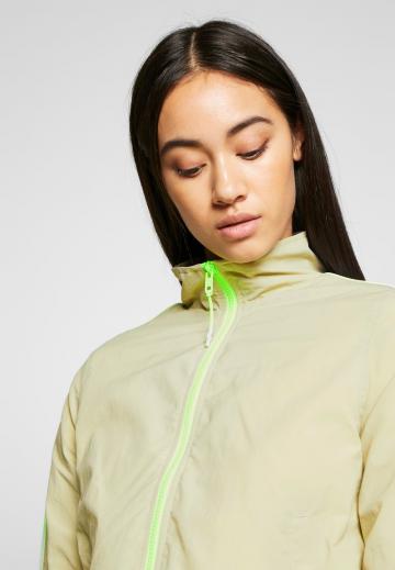 Короткая куртка