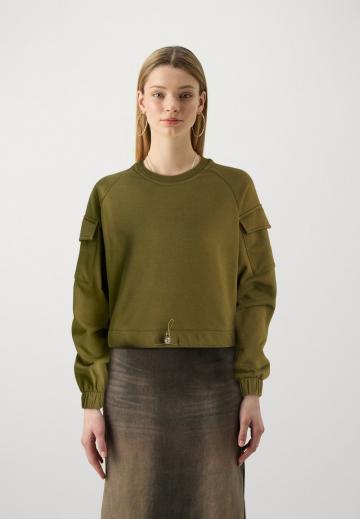 Юбка с накладными карманами