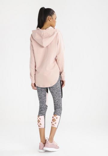 Пуловер с капюшоном