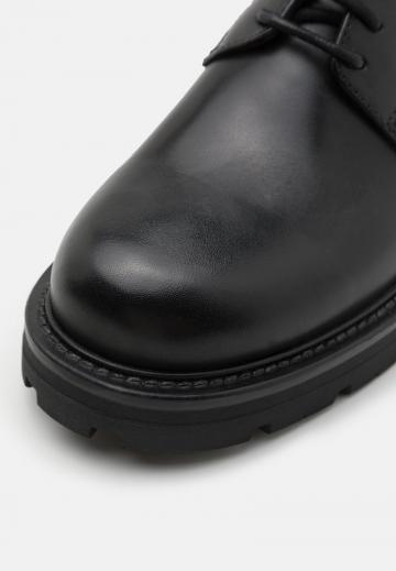 Ботинки на шнуровке