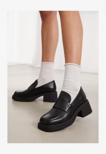 Туфли с высоким носом