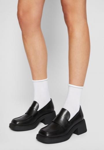 Туфли с высоким носом