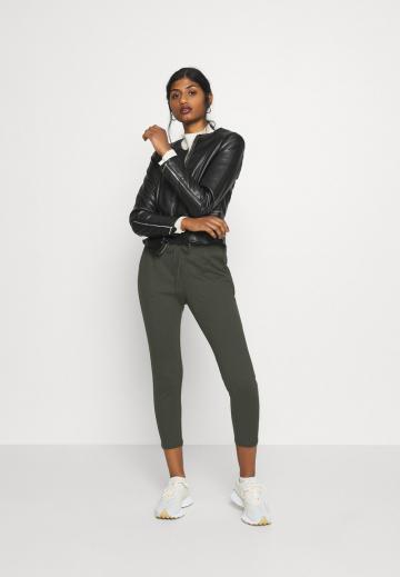 Узкие брюки