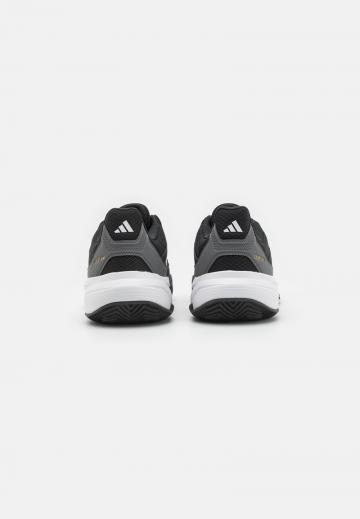 Теннисные кроссовки