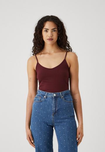 Топ на бретельках