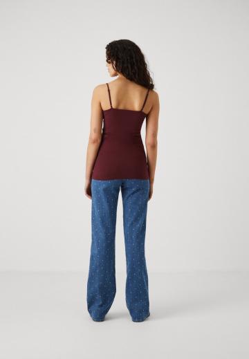 Топ на бретельках