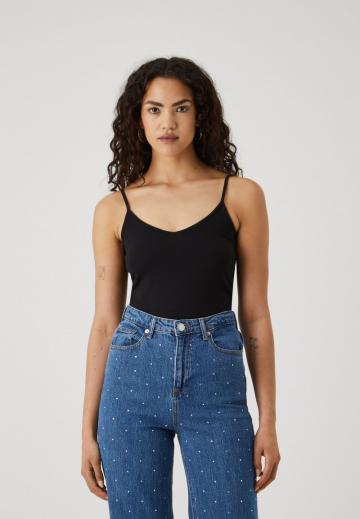 Топ на бретельках