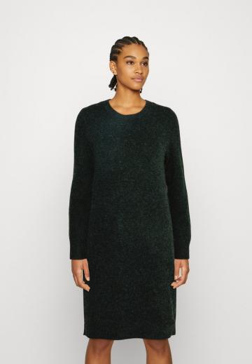 Вязаное платье