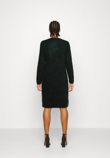 Вязаное платье