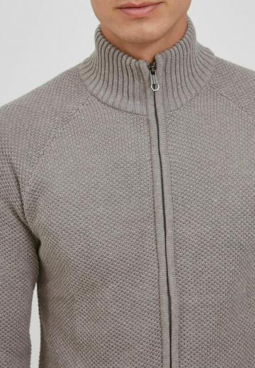 Вязаная кофта