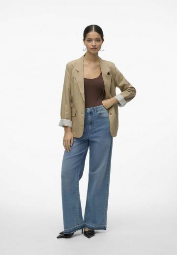 Блейзер с накладными карманами