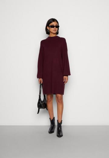 Вязаное платье