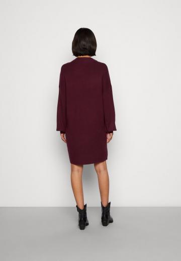 Вязаное платье