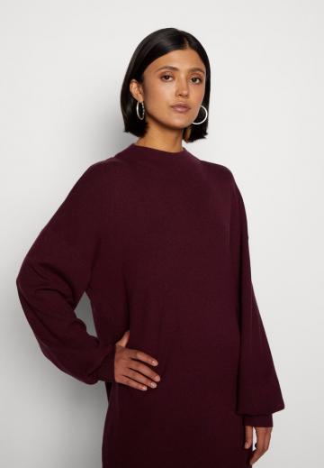 Вязаное платье