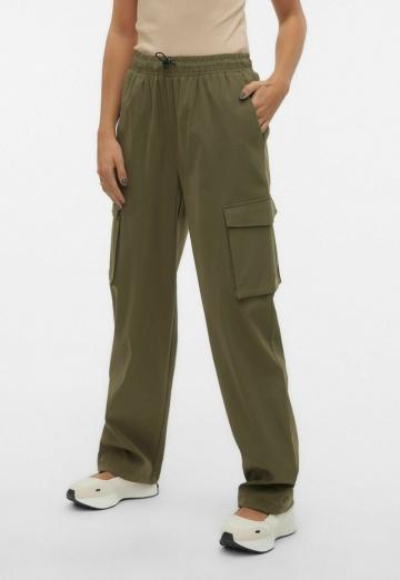 Брюки с накладными карманами