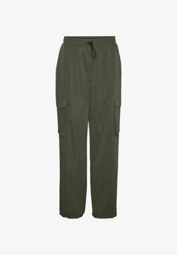 Брюки с накладными карманами