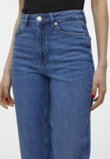 Короткие джинсы