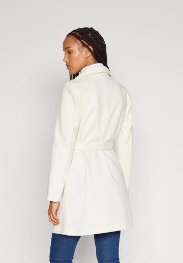 Короткое пальто