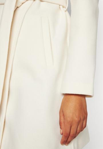 Короткое пальто